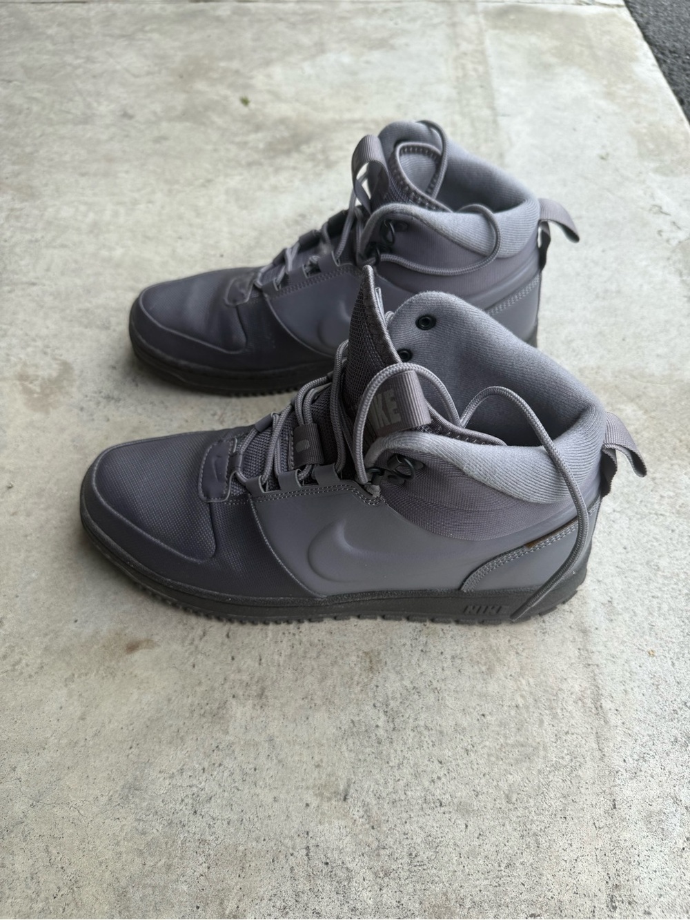 Nike Men's Grey High-Top Sneakers - Picture 3 of 4